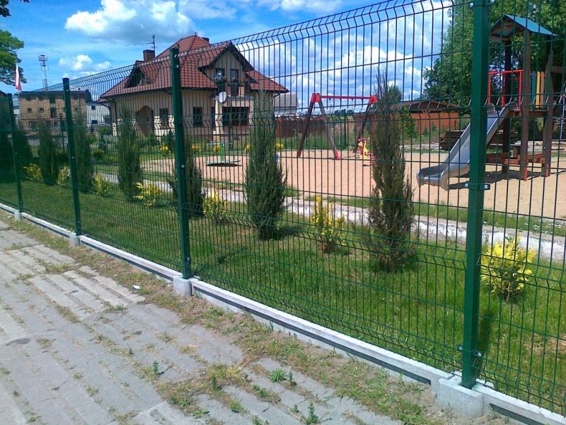 nuzhno-li-betonirovat-stolby-dlya-3d-zabora-2.jpg